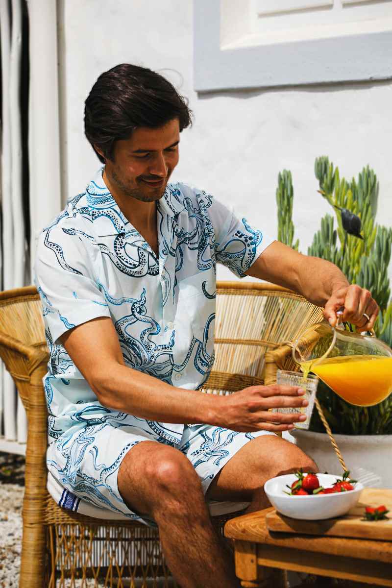 Vita lounge och sommar shorts för herr
