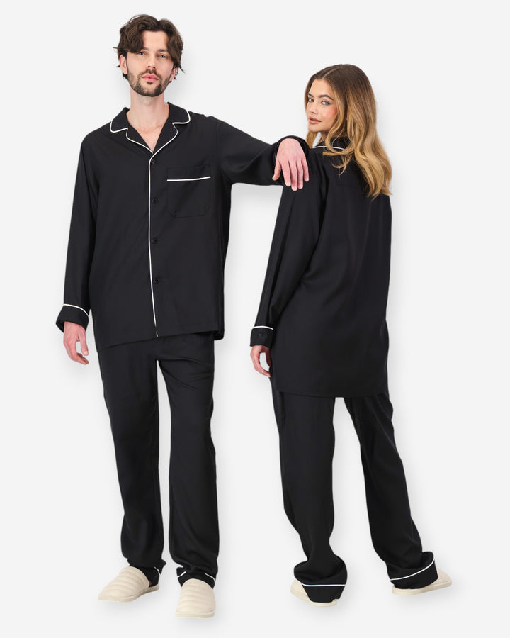 Matching black pyjamas for couples in Tencel