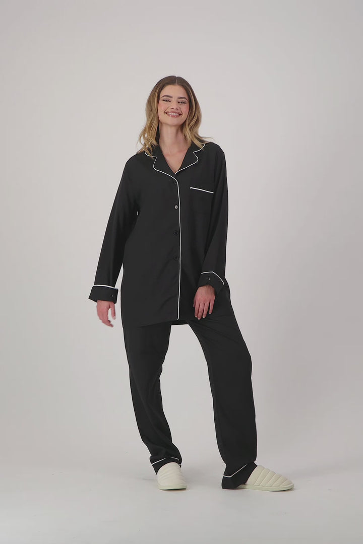 Matching black pyjamas for couples in Tencel
