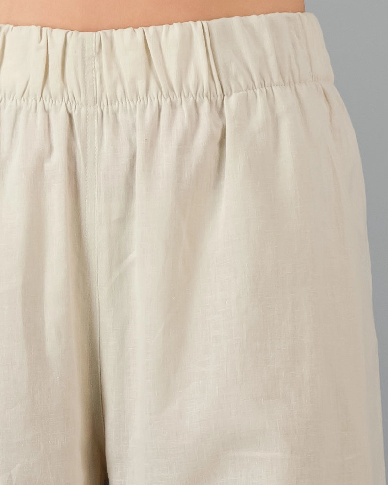 Tendance : 20 pantalons en lin à porter durant l'été 2024 Tendance : 20 pantalons en lin à porter durant l'été 2024