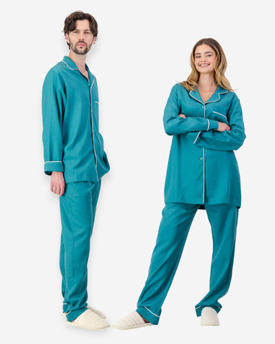 Matching green pyjamas for couples in tencel