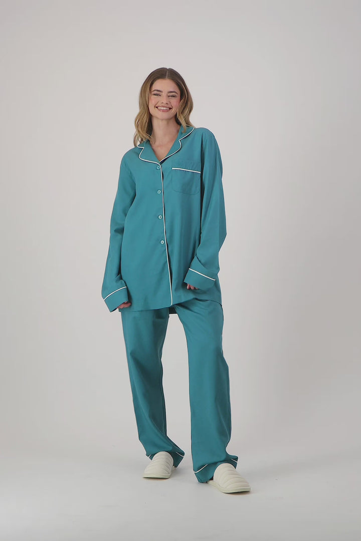 Matching green pyjamas for couples in tencel